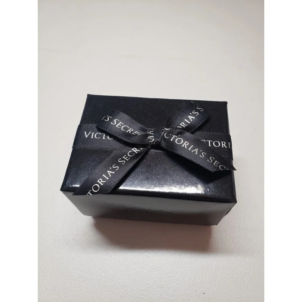 Victoria's Secret Gold Bracelet NIB - Picture 4 of 5